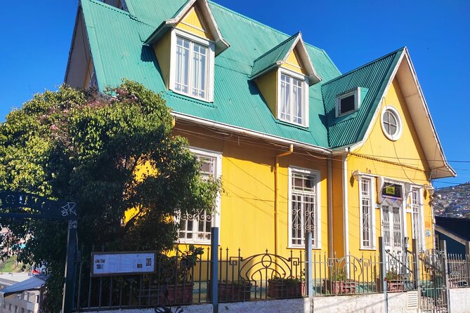 2 Hour Walking Tour in Valparaiso - Two churches, two different traditions