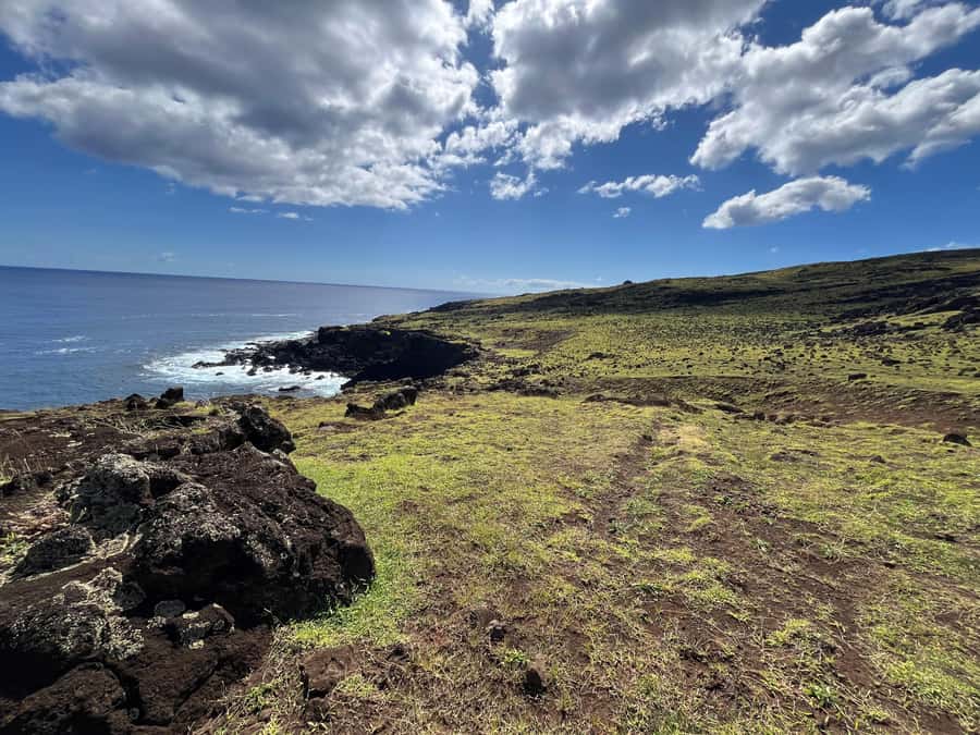 Adventures in Rapa Nui: High-quality tourism with Easter Island Your Tour. - Ahu Akahanga and the first ceremonial site