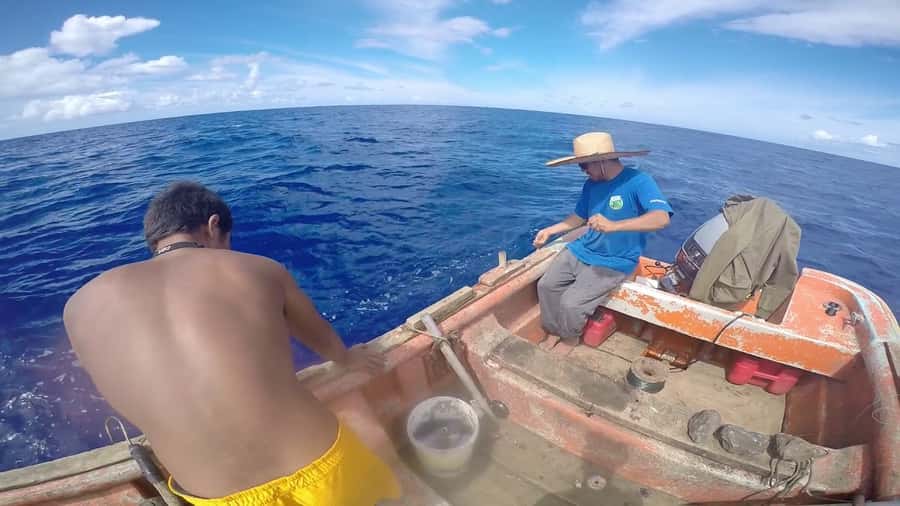 Ancestral fishing: Fishing with an experienced Rapa Nui - Hanga Piko gives you a quick start by the water