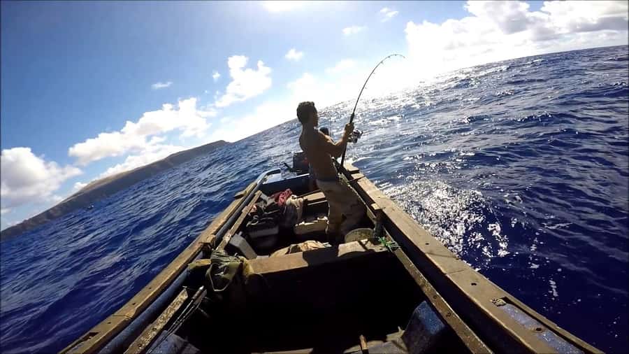 Ancestral fishing: Fishing with an experienced Rapa Nui - Hanga Roa pickup keeps the morning or afternoon easy