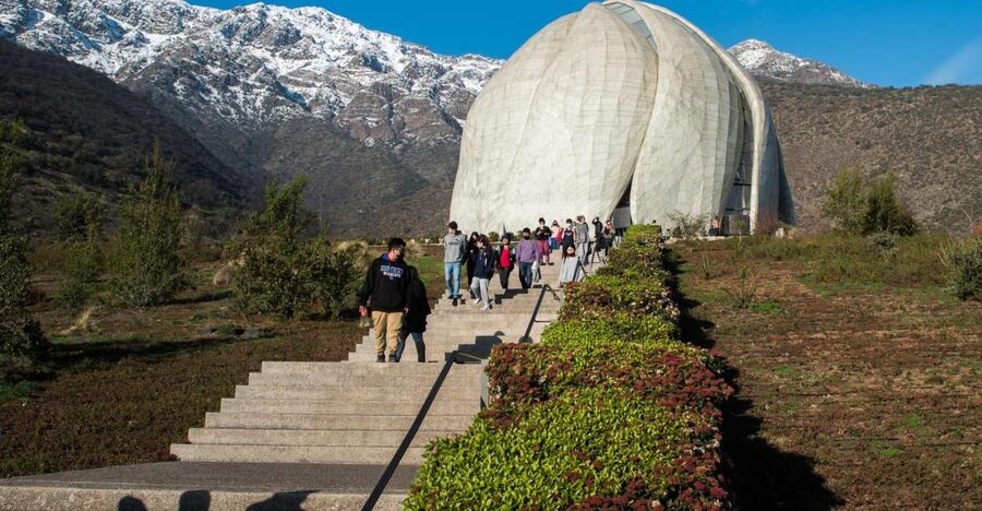 Bahá’í Temple, Winery and Lapis Lazuli + Private Transport - Lunch at a local food court