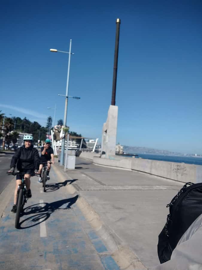 Bike ride along the coast of Viña del Mar or Valparaíso, you choose! - Coastal views with local context