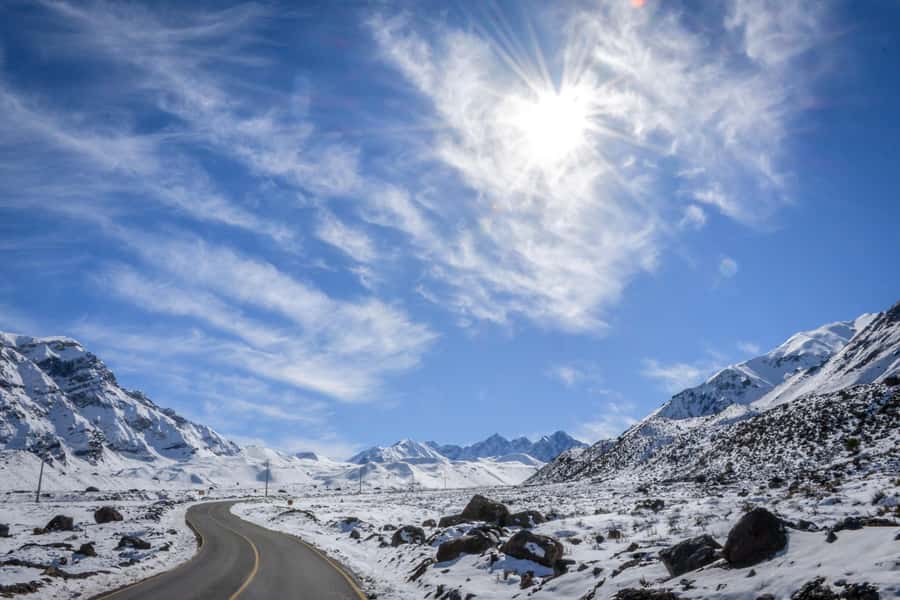 CAJON DEL MAIPO + EL YESO RESERVOIR + PICNIC TOUR - A rustic breakfast stop before the high mountains