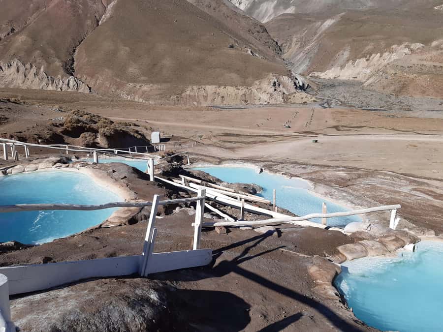 CAJON DEL MAIPO TOUR + TERMAS COLINA + EMBALSE EL YESO AND PICNIC - A breakfast stop you need to plan for