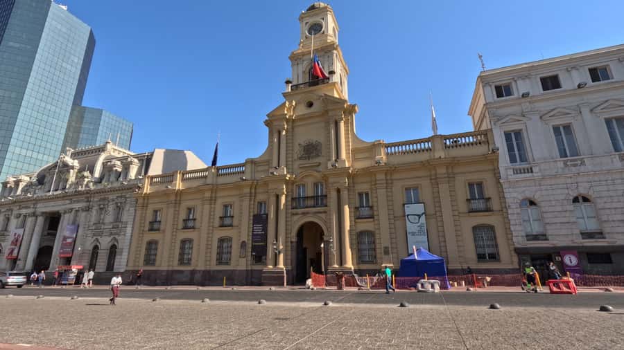 Dia Completo en Santiago: Museo+San Cristobal+City Tour - The National Historical Museum puts Santiago in context