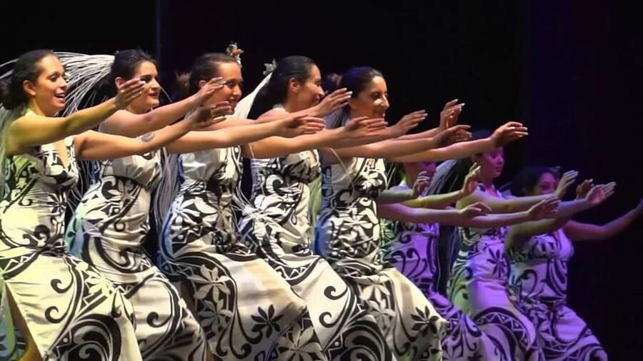 Dinner Show in Bali Hai with Wine refill and transportation - Table position can make or break the show