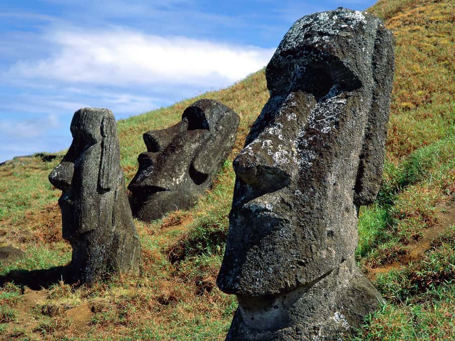 Easter Island: 2 Full Days Private Tour - Day one: moai along the south coast