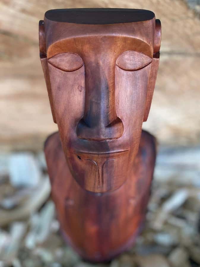 Easter Island: Demo of How to Carve a Moai statue - Choosing the wood and learning the tools