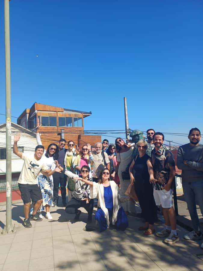 Exclusive Coastal Tour: Valparaíso, Viña del Mar & Reñaca - Transport, language and the shape of the day