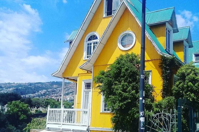 Famous Valparaíso! Premium Walking Tour with a Native Guide - Why this Valparaíso walk works so well