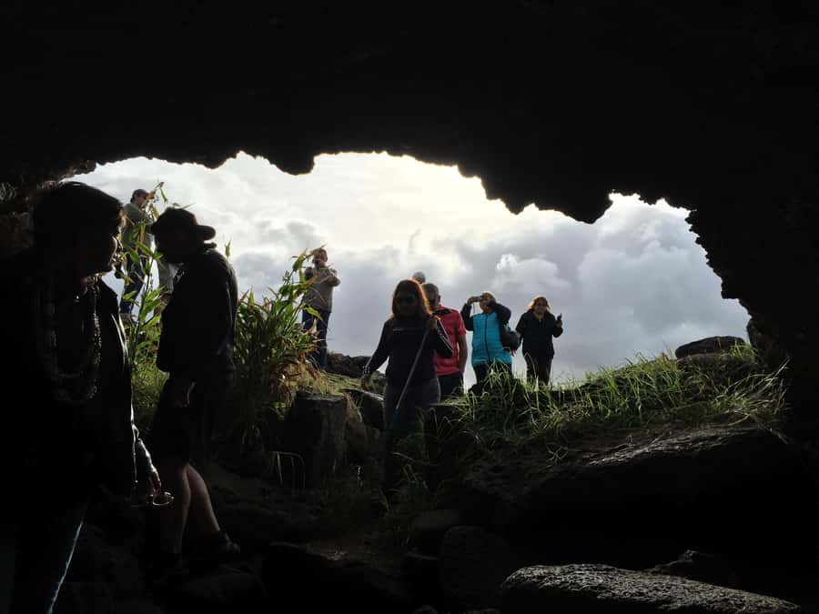 From Hanga Roa: Easter Island Sightseeing Full Day Tour - Akahanga: village remains and a more human scale