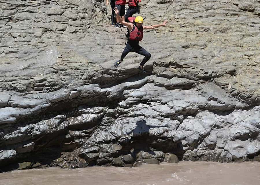 From Santiago: Rafting in the Maipo Canyon - Choosing between San José del Maipo and Santiago transport