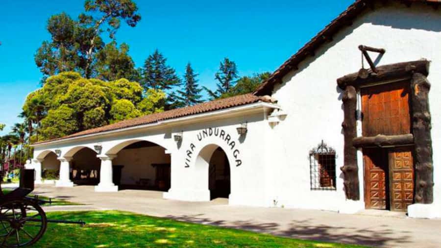 From Santiago: Undurraga Winery Tour with Tasting - The ride from Santiago to the Santa Ana estate