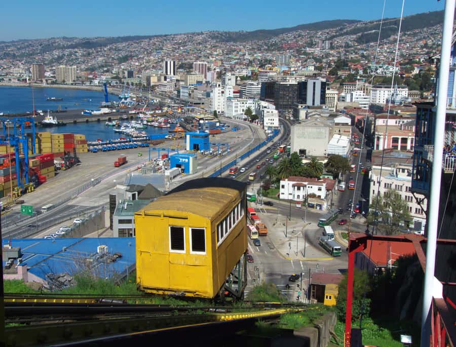 From Santiago: Valparaiso and Viña del Mar Day Tour - First look at Valparaíso from the hills