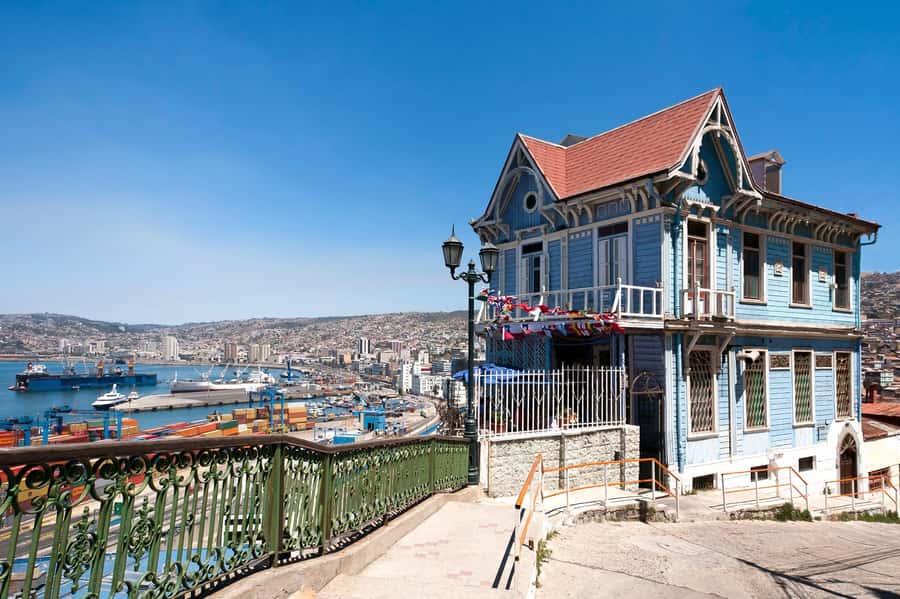 Full Colors: Valparaíso and Viña del Mar - Walking through Valparaíso’s painted hills