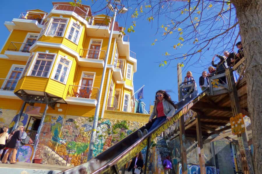 Full Colors: Valparaíso and Viña del Mar - The Flower Clock and Viña del Mar