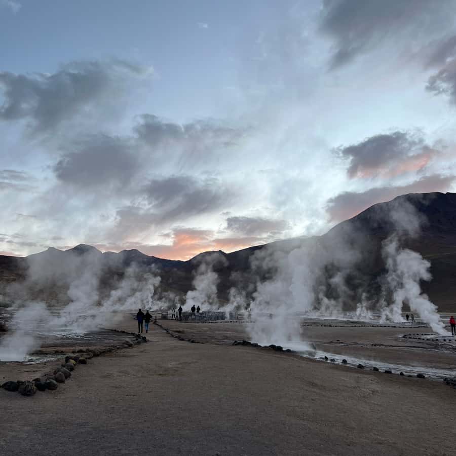 Geysers del Tatio: Sunrise and breakfast in Atacama - Walking among more than 80 geysers