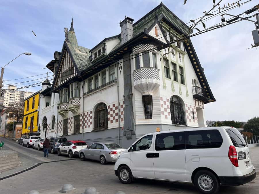 Historic Valparaíso: Private tour by vehicle - Seeing Valparaíso from the hills