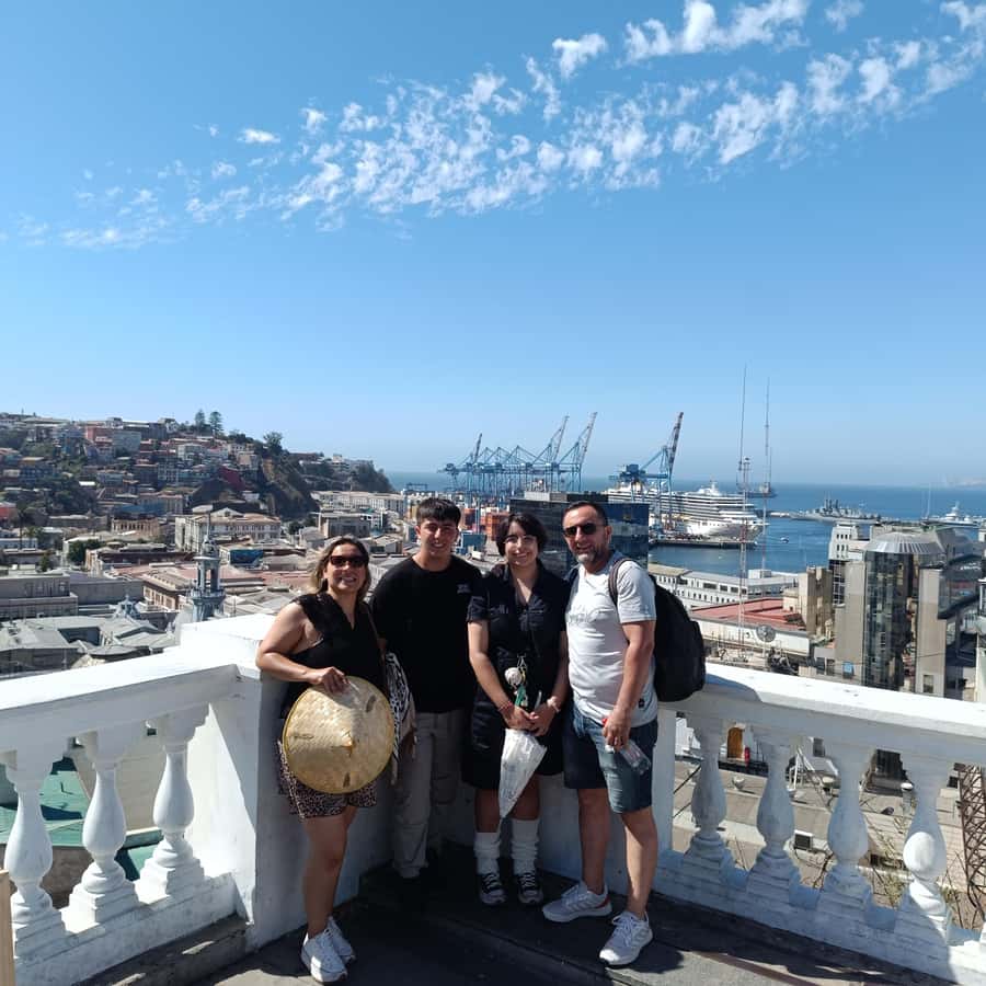 Historic Valparaíso: Private tour by vehicle - How much ground can you cover in 2.5 hours?