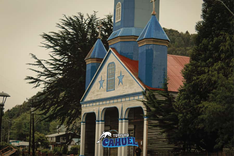 Inner Coast of Chiloé: Road and Sea. - Leaving Castro for the inner coast