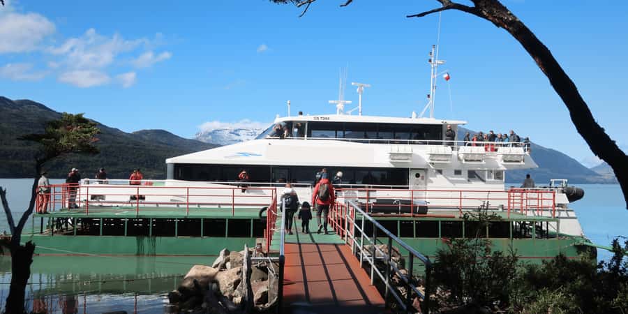 P. Natales: Balmaceda & Serrano Glaciers with Lunch & Whisky - The one-hour walk toward Serrano Glacier