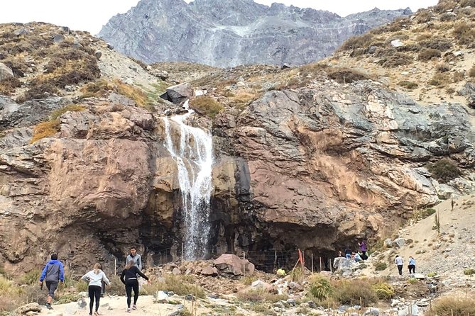 Private Andes Day Excursion to Maipo Valley and El Yeso Reservoir - A picnic with mountain views