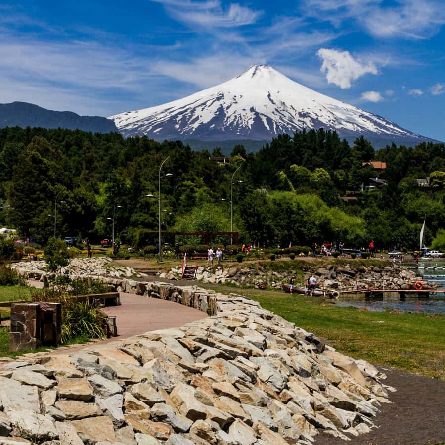 PUCON: TOUR AROUND THE AREA WITH THERMAL BATHS - Trancura River and the first volcano views