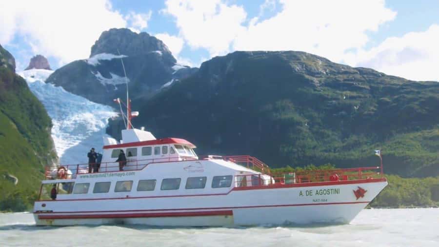 Puero Natales: Glacier Tour with Lunch & Whiskey Aperitif - Why the fjord route is the real attraction