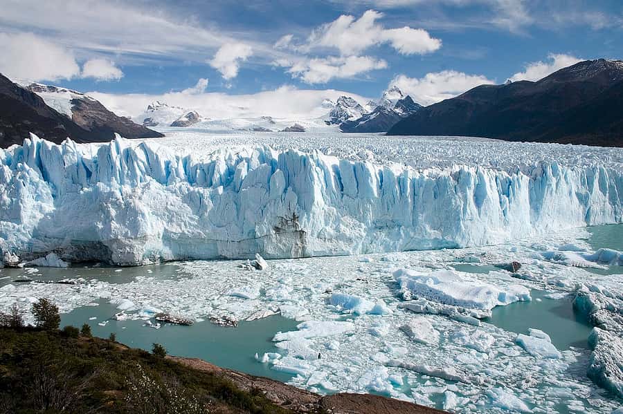 Puerto Natales: Day Trip to Perito Moreno Glacier Argentina - Meeting the guide in El Calafate