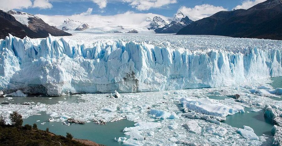 Puerto Natales: Day Trip to Perito Moreno Glacier Argentina - Entering Los Glaciares National Park
