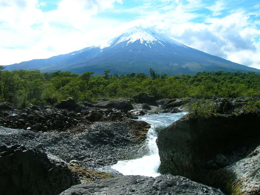 Puerto Varas: Osorno Volcano, Petrohue Falls Full-day Trip - Choosing the optional Osorno lift