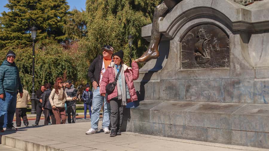 Punta Arenas: City Tour - Plaza de Armas and the cathedral