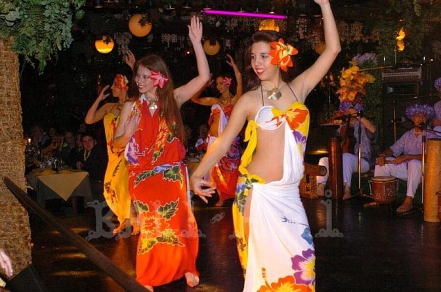 San Cristobal Hill Night Tour with Dinner Show - Should you book San Cristobal Hill Night Tour with Dinner Show?