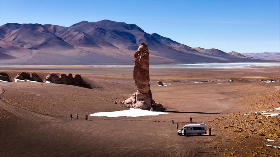 San Pedro de Atacama: Atacama Desert and Salt Flats Day Trip - Breakfast beneath Licancabur Volcano