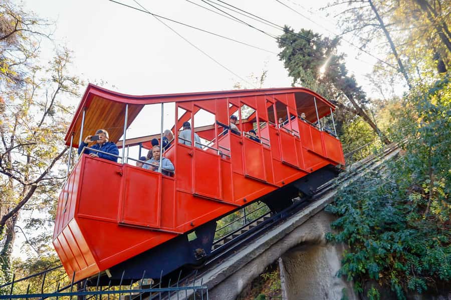 Santiago: 1-Day Hop-On Hop-Off Bus and Cable Car Ticket - Providencia, the Mapocho River, and Las Condes