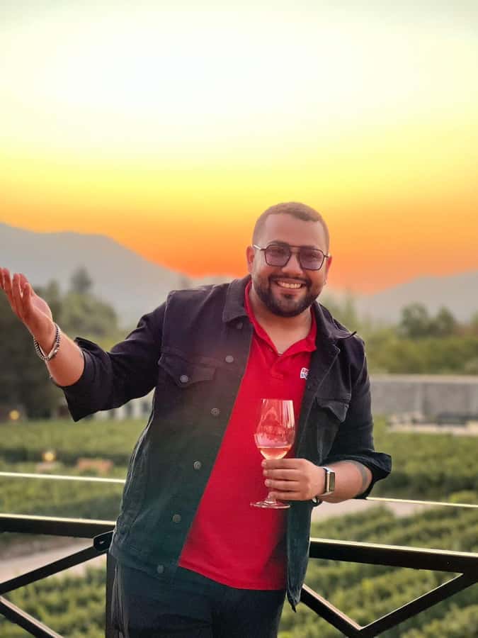 Santiago: Alyan Winery Sunset with Wine Tastings and Dinner - Walking through Alyan Family Wines