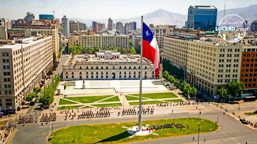 Santiago: City Highlights Walking Tour - La Moneda and the story of Chilean government
