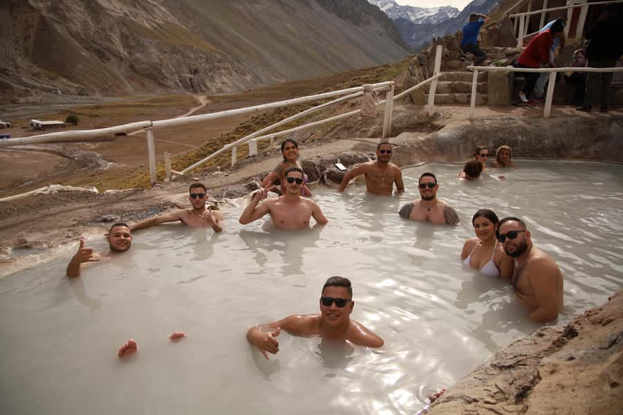 Santiago: Full day Embalse del Yeso, Casa de Chocolate, picnic & Hot Springs - Soaking at Termas Valle de Colina