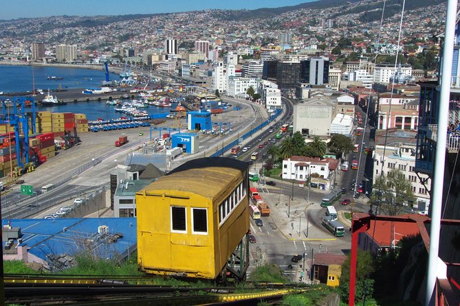 Santiago: Full day tour to Valparaiso and Viña del Mar city - From Santiago through Curacavi and Casablanca