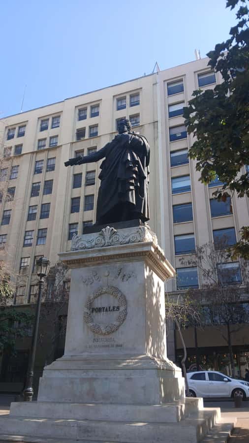 Santiago: Guided City Tour through the historic center of Santiago - Why this route works for a first look at Santiago
