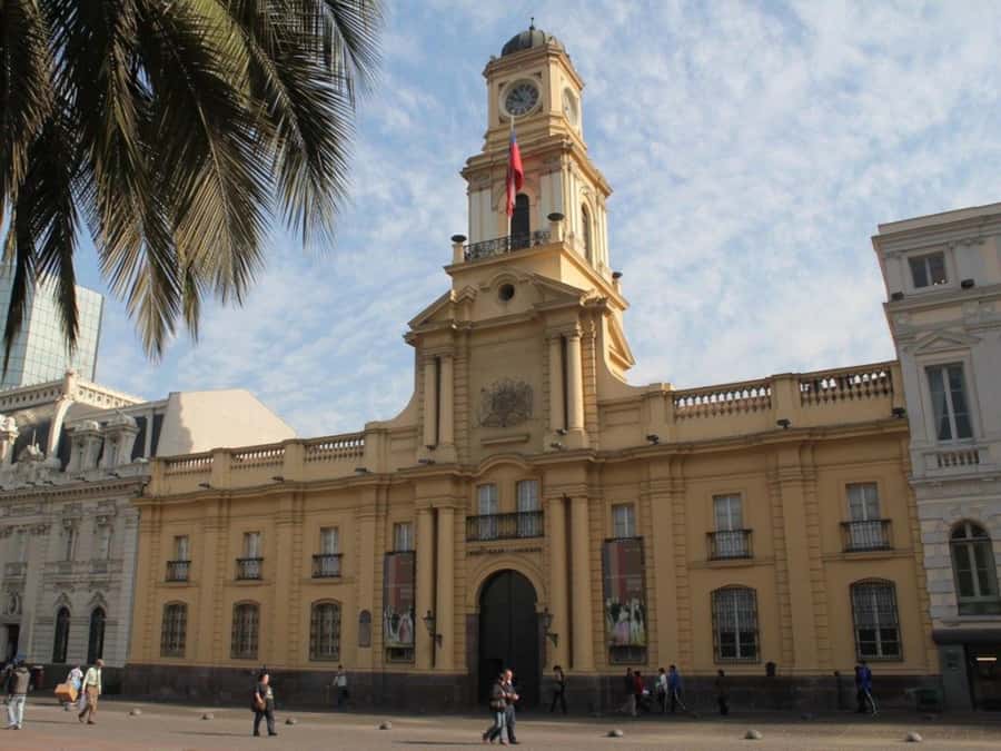 Santiago: Guided City Tour through the historic center of Santiago - Entering the Santiago Metropolitan Cathedral