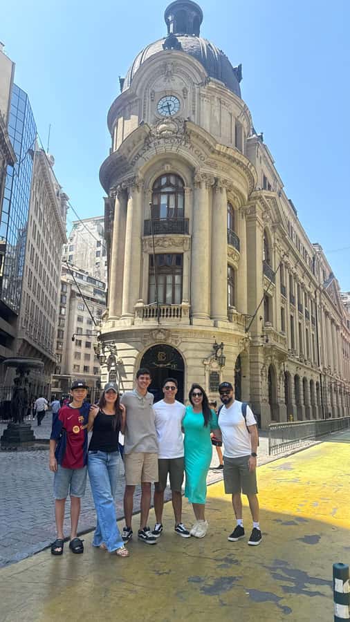 Santiago: Guided City Tour through the historic center of Santiago - The guides make a real difference