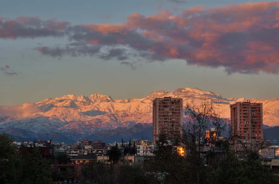 Santiago: Guided Full-Day Walking Tour with a Chilean Lunch - Meeting your guide and setting the route
