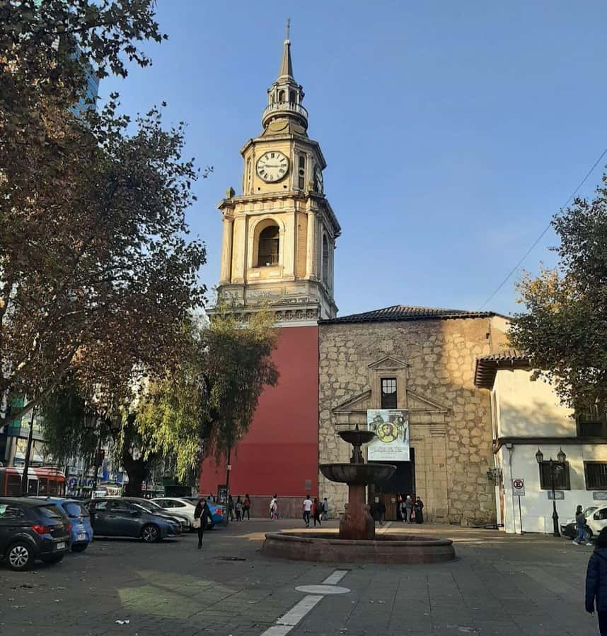 Santiago: Guided Walking Tour through the Historic Center - Why this four-hour walk works well in Santiago