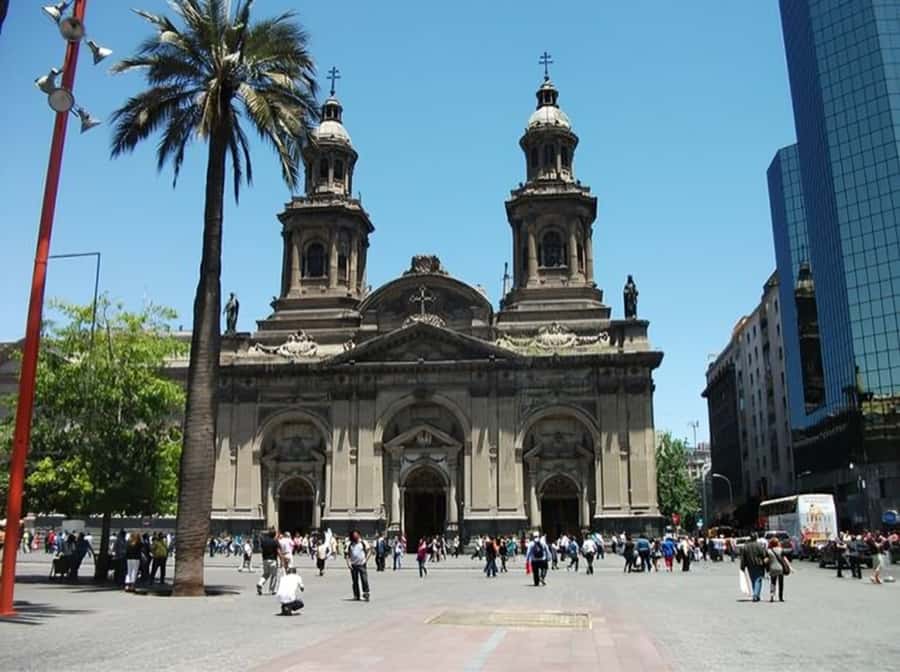 Santiago : Must-See Sites Walking Tour With A Guide - Lastarria’s cafés, culture, and side streets
