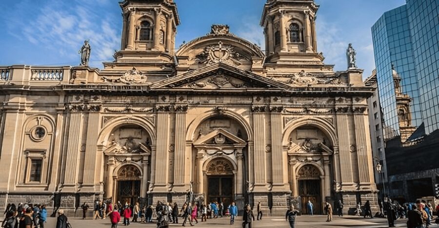 Santiago : Must-See Sites Walking Tour With A Guide - Finishing in Bellavista and planning a longer evening