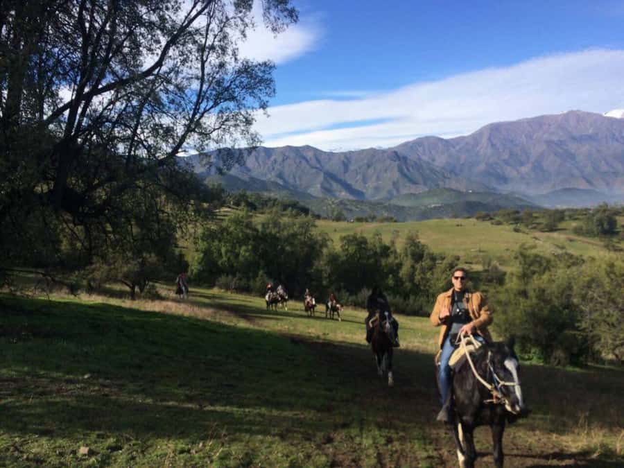 Santiago: Private Andes Foothills Horseback Riding. Half day - Meeting your horse at the private farm