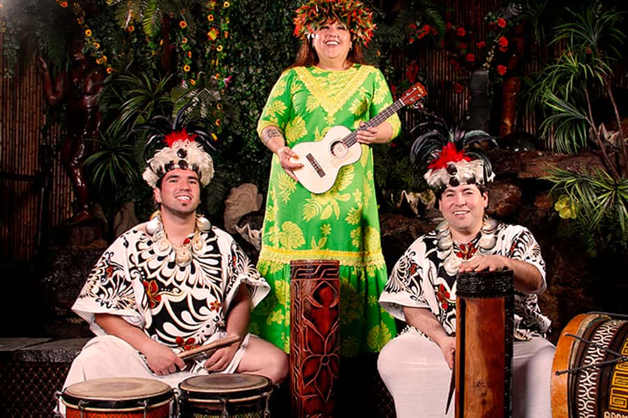 Santiago: Private Dinner & Chilean Folk Show with Transfers - A Chilean cultural evening at Bali Hai