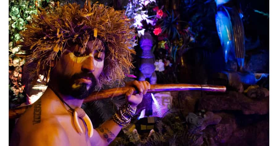 Santiago: Private Dinner & Chilean Folk Show with Transfers - From hotel pickup to the first course