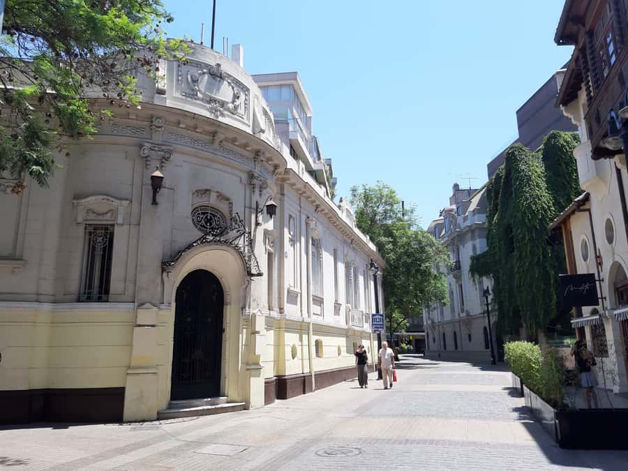 Santiago: Private Half-Day City Tour - Tasting Chilean food without booking lunch